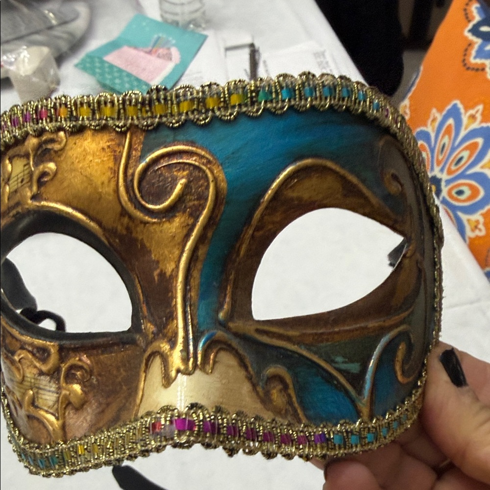 Hand-Painted Cream Mask with Black Ribbons - Picture 3 of 6